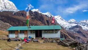 Auf dem Berg Makalu in Nepal (Bild) ist eine US-Amerikanerin von einer Lawine erfasst worden und ...