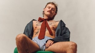 Wird Norwegens ESC-Kandidat Jonas Lovv seine Bühnenshow familienfreundlicher gestalten?