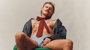 Wird Norwegens ESC-Kandidat Jonas Lovv seine Bühnenshow familienfreundlicher gestalten?