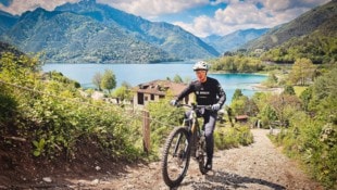 Bosch E-Bike-Boss Claus Fleischer zeigte am Ledrosee, wie viel Leistung das Update bringt.