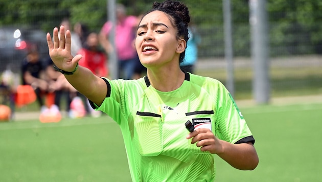Schiedsrichterin Martha Guzman fängt in Kärnten wieder ganz unten an.