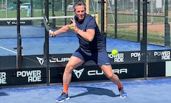 Fitness-Profi Philipp Jelinek hat Spaß an Padel.