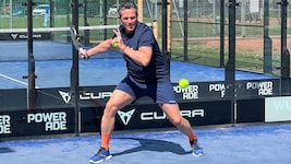 Fitness-Profi Philipp Jelinek hat Spaß an Padel.
