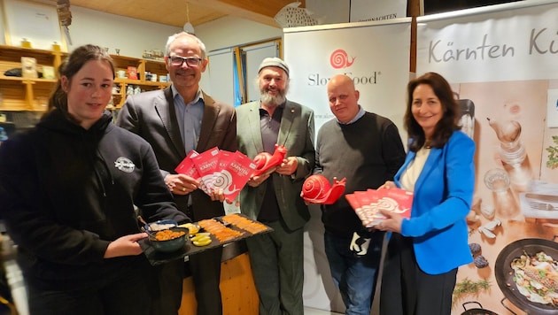Klaus Ehrenbrandtner, Gottfried Bacher, Stefan Lastin und Gertrude Orntner mit dem neuen Slow ...