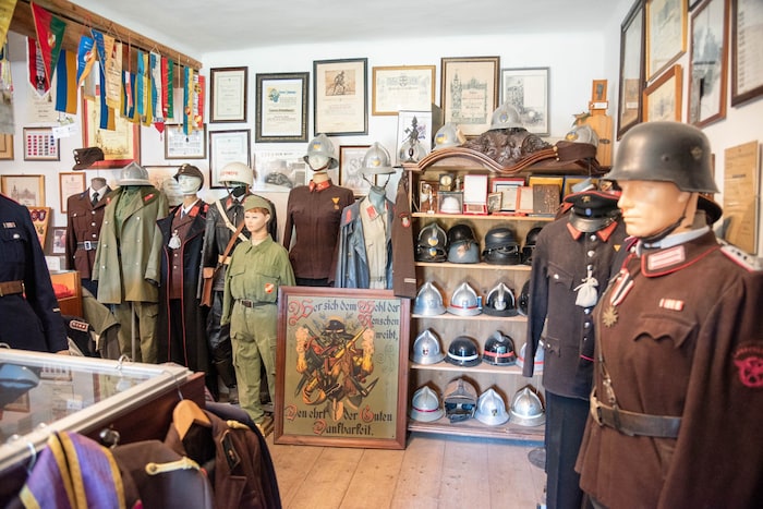 Wer Lust auf noch mehr Geschichte und Uniformen hat, kann jeden Mittwoch und Samstag das ...