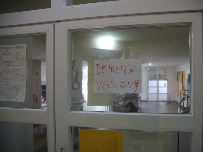 Zehn Tage nach dem Feuer musste die Schule geschlossen bleiben.