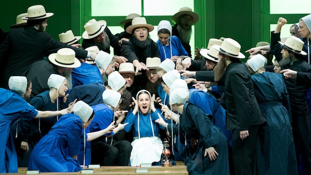 Im Theater an der Wien spielt Verdis Oper „Stiffelio“ in einer abgeschotteten Amish-Gemeinde in ...
