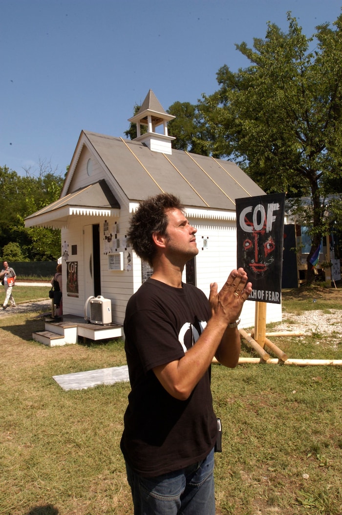 Die „Church of Fear“ aus dem Jahr 2003 ist auch im MAK aufgebaut.