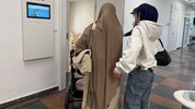 Die 21-Jährige kam mit ihrem kleinen Baby zum Prozess.