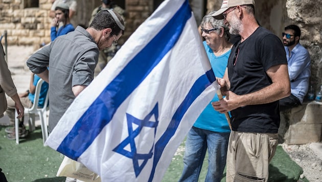 Israelis während einer „Siedlungsfeier“ im Westjordanland