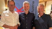 OÖ-Verbandspräsident Kumpfmüller (l.) mit Vize Hans Pum (r.) und Tom Trinker.