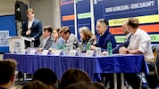 Schulsprecher Christoph Schwaighofer (ganz links) moderierte das Bürgermeister-Hearing an der ...