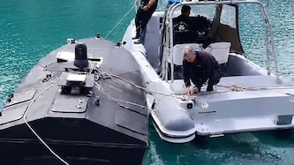 Griechische Fischer entdeckten in einer Grotte ein Drohnenboot: WIe kam die ukrainische ...