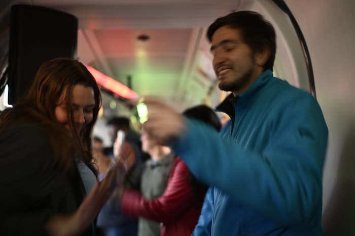 Die Party-Straßenbahn fährt an den zwei Halbfinal-Tagen vom Volkstheater zur Stadthalle.