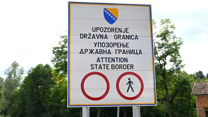 Bosnien-Herzegowina besteht seit dem Krieg (1992 bis 1995) mit mehr als 100.000 Toten aus zwei ...