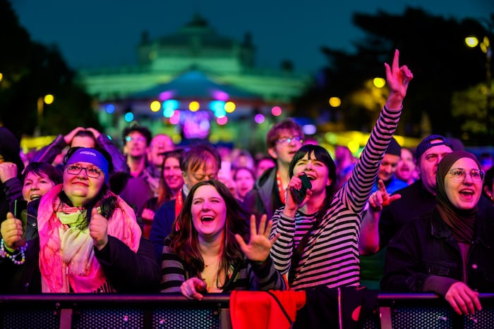 Zahlreiche Fans hatten sich am Dienstag zum Public Viewing zwischen Rathaus und Burgtheater ...