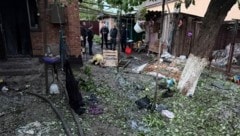 Dieses Wohnhaus in der Großstadt Krywyj Rih wurde von einer Drohne getroffen. Zwei Menschen ...
