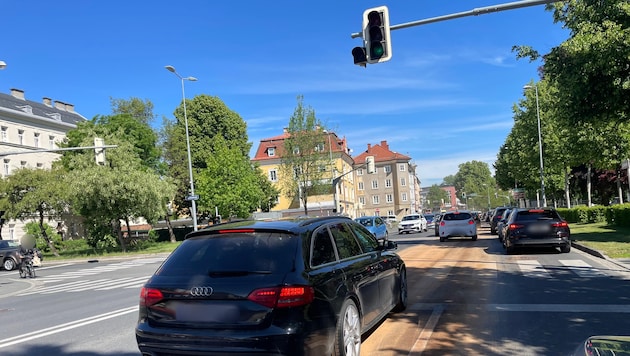 Das Öl wurde von der Berufsfeuerwehr gebunden.