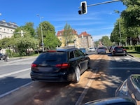 Das Öl wurde von der Berufsfeuerwehr gebunden.