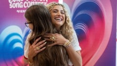 Im Eurofan-Haus auf Tuchfühlung mit den ESC-Helden gehen: Zyperns Sängerin Antigoni ganz fannah.