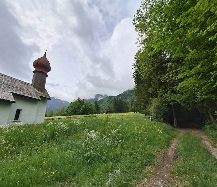 Die Wallfahrtskapelle Vens als Ausgangspunkt für Wanderungen.