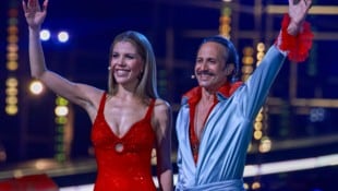 Victoria Swarovski und Michael Ostrowski eröffneten den internationalen Wettbewerb in funkelnder ...