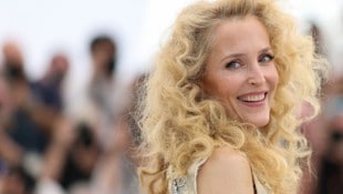 Gillian Anderson posierte in Cannes mit einer wilden Löwenmähne für die Fotografen. 