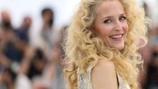 Gillian Anderson posierte in Cannes mit einer wilden Löwenmähne für die Fotografen. 