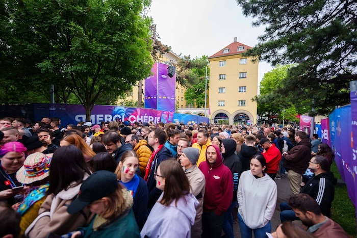 Großer Andrang herrschte bei den strengen Zutrittskontrollen in die Stadthalle