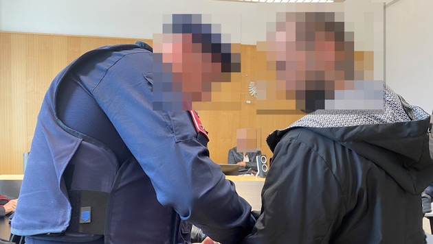 Dem Angeklagten wird Drogenschmuggel und Verkauf im großen Stil zur Last gelegt.
