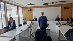 Der Angeklagte kam im feinen Anzug. Er zeigte sich nicht geständig: „Das stimmt nicht.“