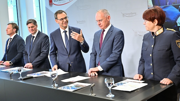 Vorarlbergs Landeshauptmann Markus Wallner mit Bundesminister Gerhard Karner.