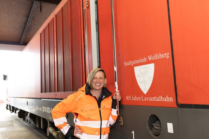Ob Personen- oder Gütertransport, die 39-Jährige liebt die Abwechslung.