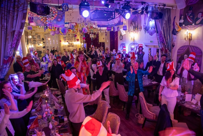 Party, kulinarische Spezialitäten und auffällige Deko sorgen im Schönbrunner Stöckl für ...