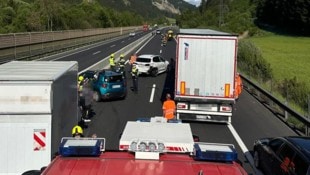 Beide Fahrzeuglenker wurden bei dem Unfall verletzt.