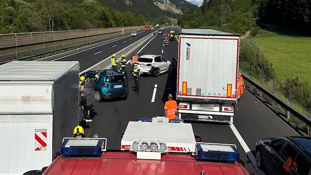 Beide Fahrzeuglenker wurden bei dem Unfall verletzt.