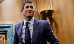 Der 56-Jährige erwarb seine Ausbildung an der Stanford University sowie an der Harvard Law ...