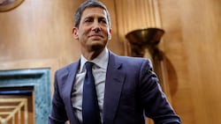 Der 56-Jährige erwarb seine Ausbildung an der Stanford University sowie an der Harvard Law ...