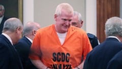 Zwar gibt Murdaugh zu, ein Dieb, Lügner, Versicherungsbetrüger und schlechter Anwalt zu sein. ...