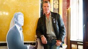 Vater, Freund, treuer Lebensbegleiter: John Jürgens beim k. u. k. Hofzuckerbäcker Gerstner neben ...