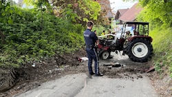 Der Traktor wurde bei dem Unfall stark beschädigt.