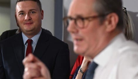 Wes Streeting (links im Bild) tritt aus Protest gegen Premier Keir Starmer (rechts) als ...