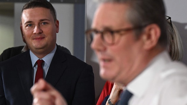 Wes Streeting (links im Bild) tritt aus Protest gegen Premier Keir Starmer (rechts) als ...