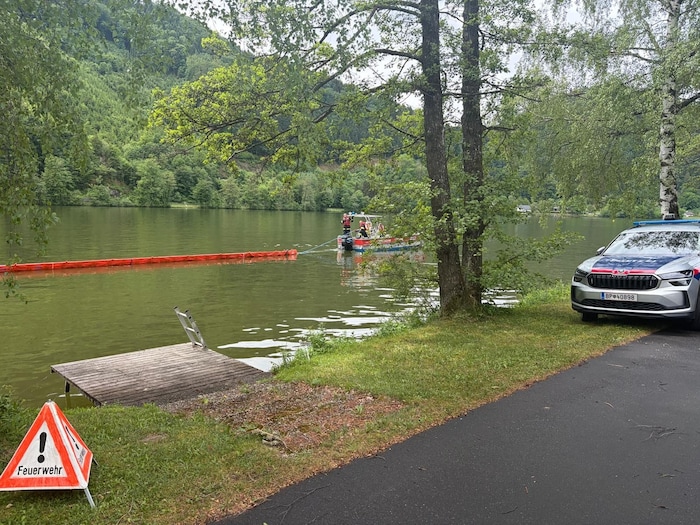 Bis zu diesem Punkt „schafften“ es die letzten Reste des Ölfilms: Eine Sperre der Florianis bei ...