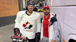 Heinrich mit seinem größten Idol, Kanadas Superstar Sidney Crosby