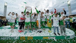 Ausgelassene Feier nach dem fixierten Titel! 