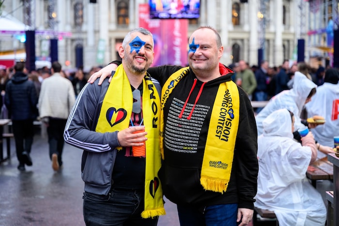 Die Cosmó-Fans kamen schon vor dem zweiten Halbfinale, um einen guten Platz beim Public Viewing ...