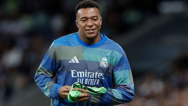 Schon beim Aufwärmen schlug Kylian Mbappe die Ablehnung der eigenen Fans entgegen.