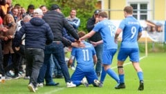 Anthering freute sich vor vielen eigenen Fans über einen wichtigen Auswärtssieg.