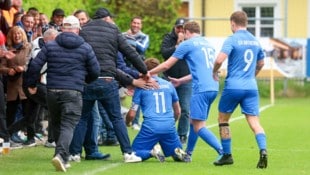 Anthering freute sich vor vielen eigenen Fans über einen wichtigen Auswärtssieg.